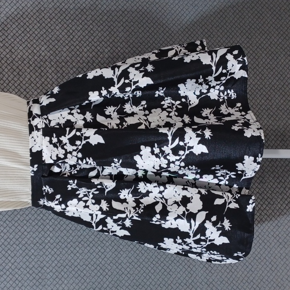 My Michelle Black/White Floral Skater Skirt Size 3